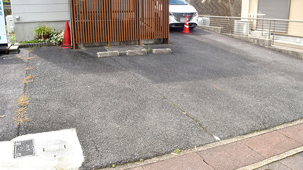 山手調剤薬局の駐車場