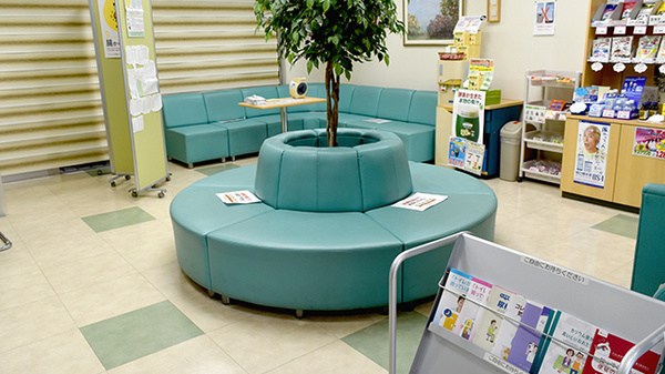 かわはら調剤薬局の待合スペース