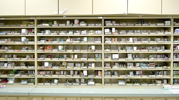 かわはら調剤薬局の薬棚