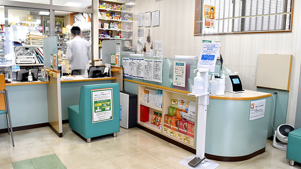 中日調剤薬局 中村店の受付/カウンター
