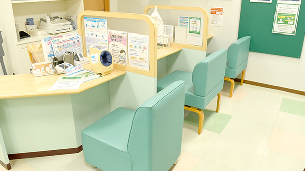 中日調剤薬局 桃花台店の受付/カウンター