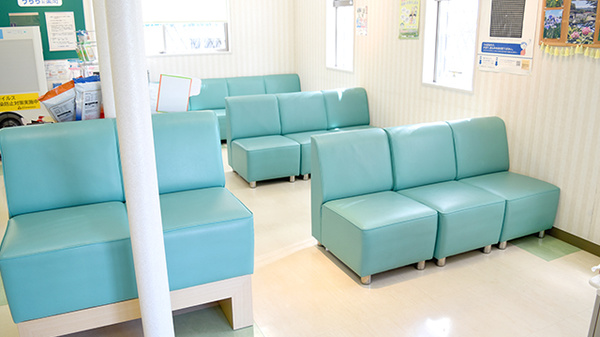 うらら調剤薬局豊橋店の待合スペース