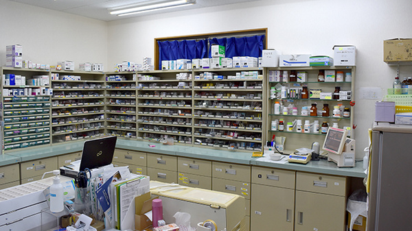 田中調剤薬局の薬棚