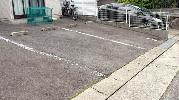 豊が丘薬局の駐車場