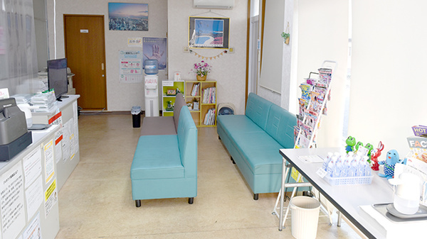 プライム調剤薬局 久方店の待合スペース