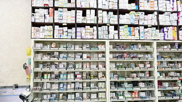 プライム調剤薬局 久方店の薬棚