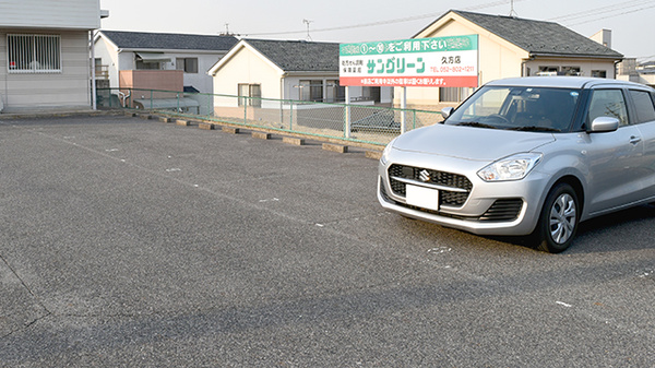 プライム調剤薬局 久方店の駐車場