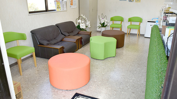 みんなの薬局　豊明の待合スペース