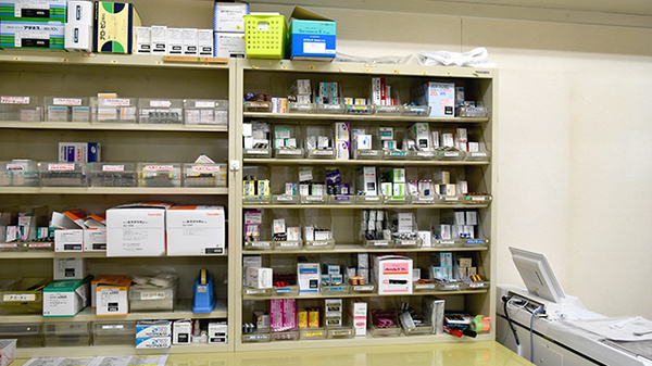 みんなの薬局　豊明の薬棚