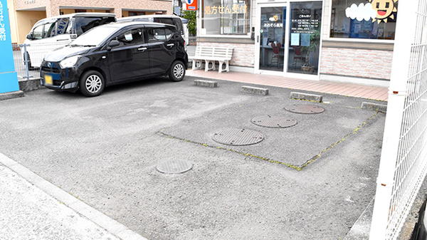 あおぞら薬局の駐車場