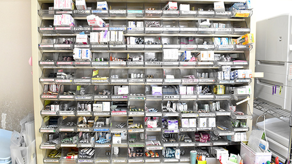 あおば薬局の薬棚