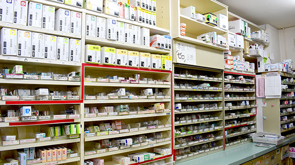 えひめ調剤薬局の薬棚