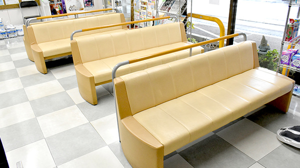 そがめ薬局大町店の待合スペース