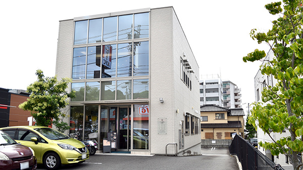 ティーズ薬局山越店の外観