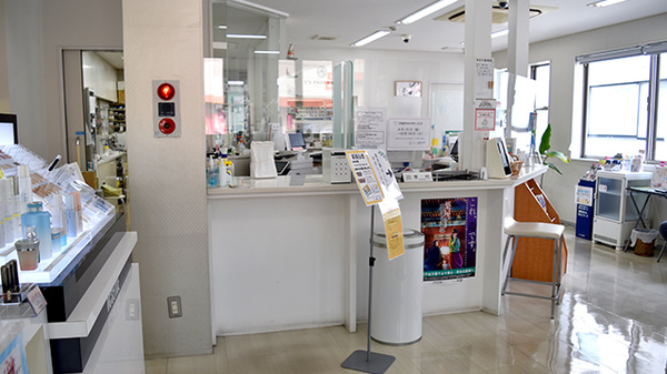 ティーズ薬局山越店の受付/カウンター