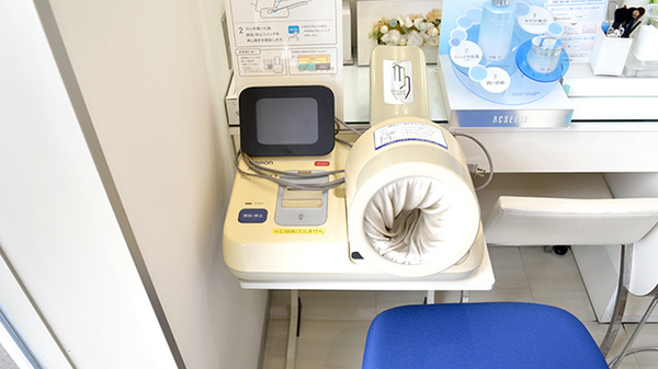 ティーズ薬局山越店の血圧計