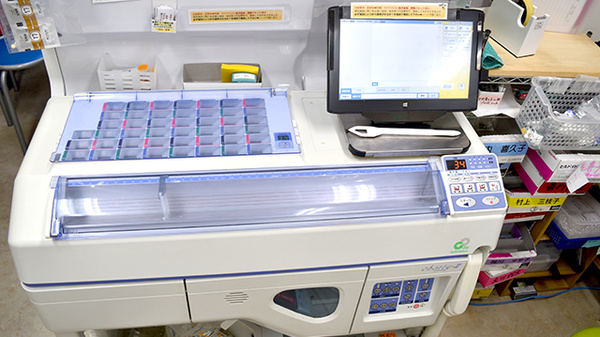 ティーズ薬局山越店の調剤器具