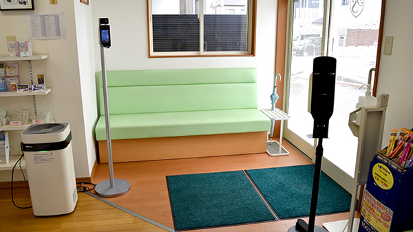 ティーズ薬局福音寺店の待合スペース