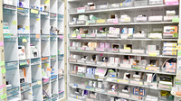 ティーズ薬局福音寺店の薬棚