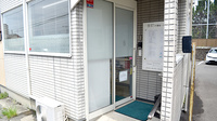 ティーズ薬局北久米店の入口