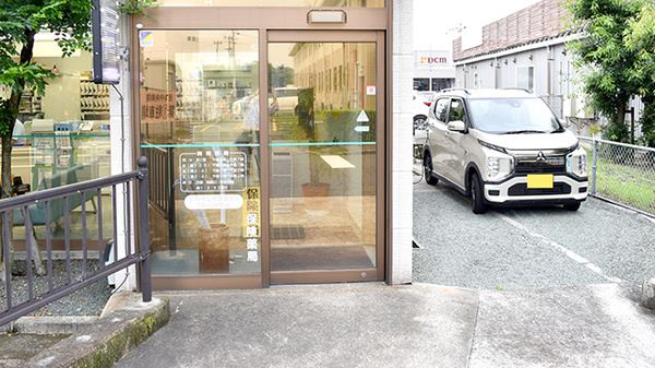 守谷薬局の入口