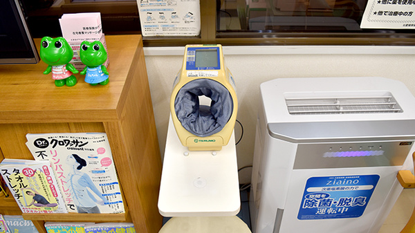 守谷薬局の血圧計