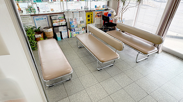 矢野調剤薬局の待合スペース