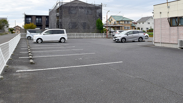 クオール薬局中根店の駐車場