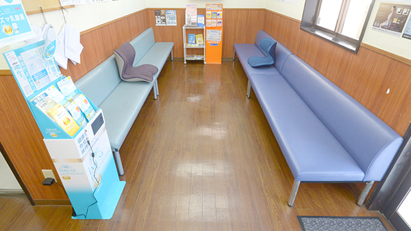 クオール薬局日立南店の待合スペース