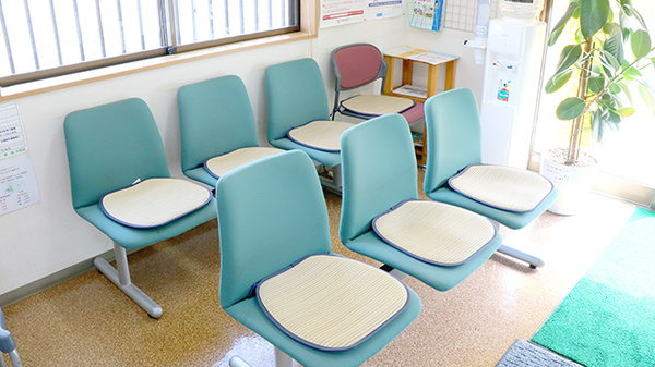 あい薬局川尻店の待合スペース