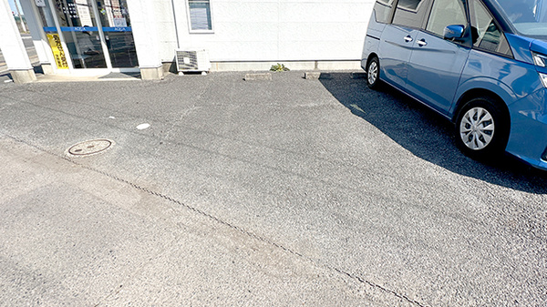 アクア薬局の駐車場