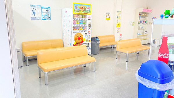 アクア薬局けやき台店の待合スペース