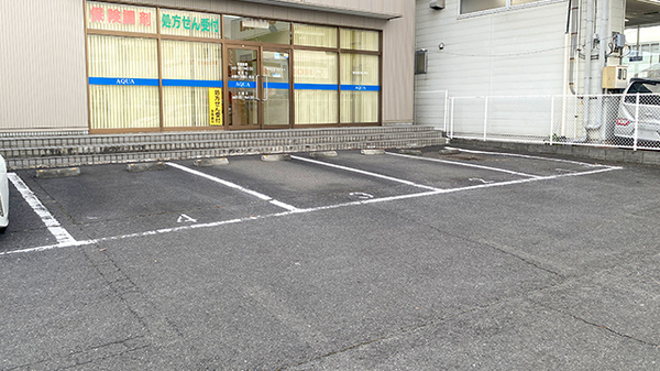アクア薬局けやき台店の駐車場