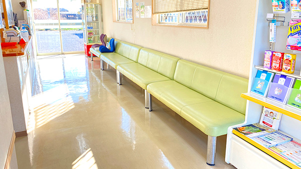 アクア薬局馬渡店の待合スペース