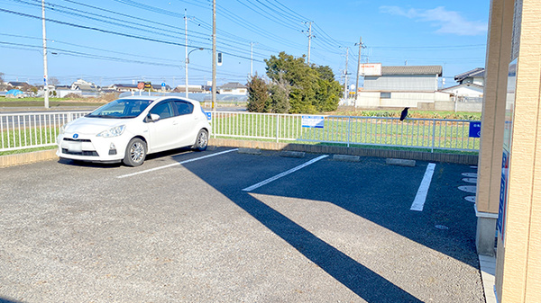 アクア薬局馬渡店の駐車場
