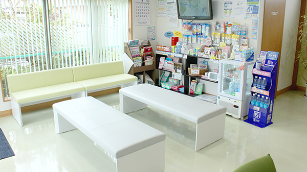 おりーぶ薬局の待合スペース
