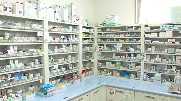 おりーぶ薬局の薬棚