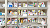 こうのす薬局の薬棚