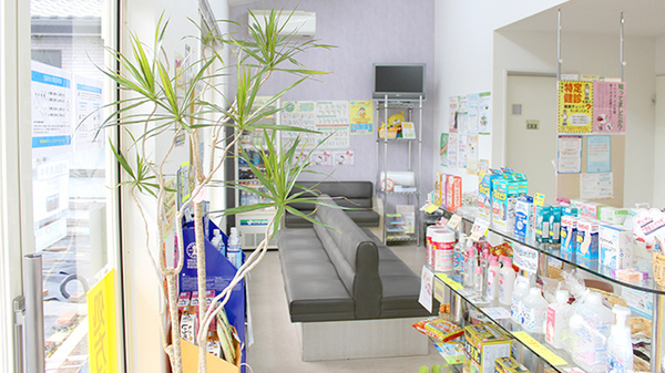 さらさ調剤薬局の待合スペース