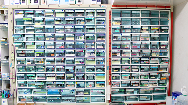 さらさ調剤薬局の薬棚