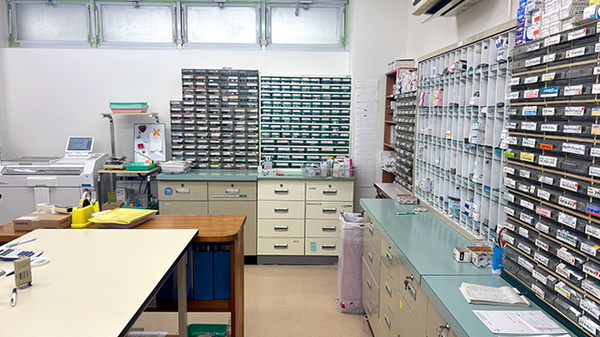 山口薬局桜ケ丘店の調剤室