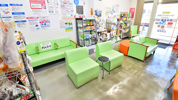 ファーマライズ薬局 五軒町店の待合スペース