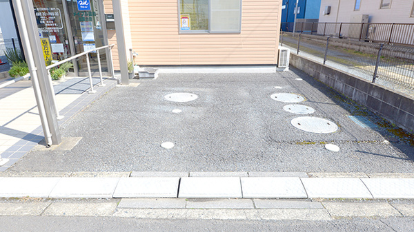 メイプル薬局双葉台店の駐車場