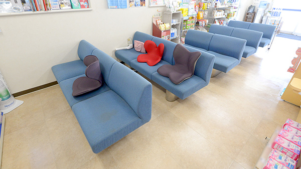 クオール薬局牛久店の待合スペース