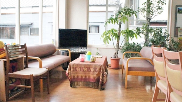 有限会社　絹の里薬局の待合スペース