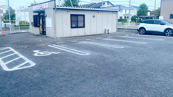 高野台パーク薬局の駐車場