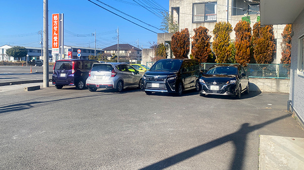 東前薬局の駐車場