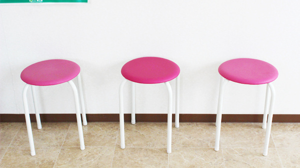 南山堂薬局　乙戸南店の待合スペース