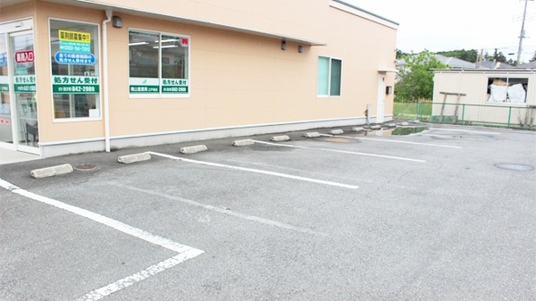 南山堂薬局　乙戸南店の駐車場