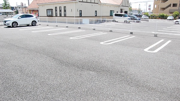 南山堂薬局　荒川沖店の駐車場
